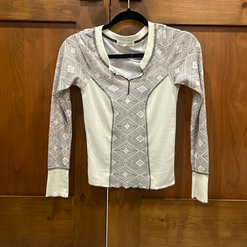 Long sleeve tight shirt. XS. Buckle.